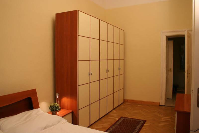 Walking Bed Budapest Downtown Hostel Exterior photo